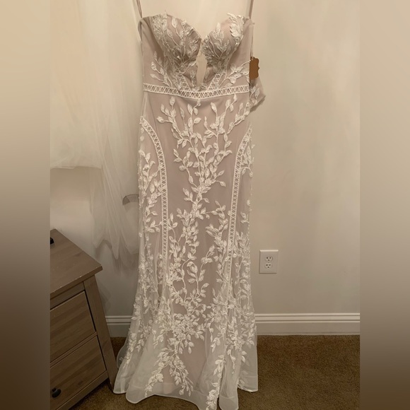 Never Worn - Jane Hill Wedding Dress - Picture 2 of 7